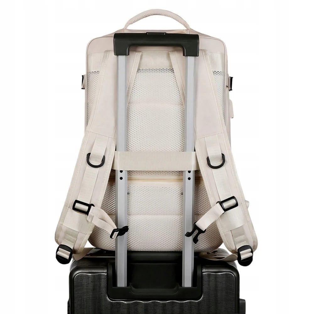 Sangle arrière du sac crème installée sur la poignée d’une valise non incluse